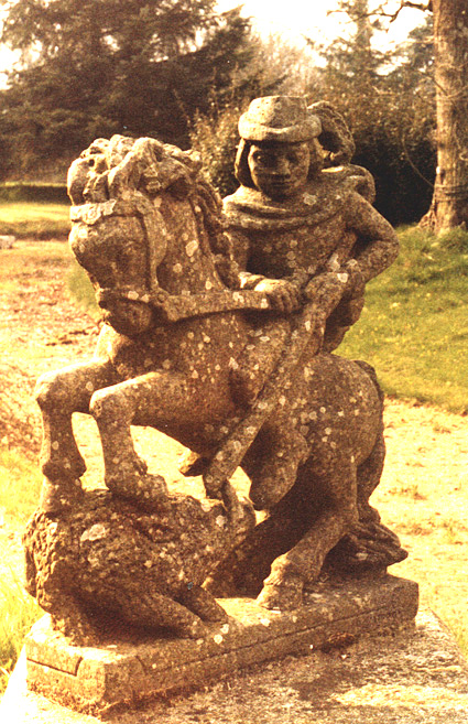 Chasseur et sanglier dans le parc de Brezal. Photo A. Croguennec - Avril 1980